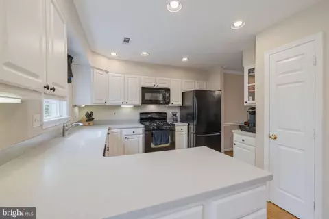 Kitchen - 7204 Tanworth Dr, Springfield, VA 22152 photo 4 of 6