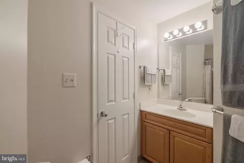 Bath - 7204 Tanworth Dr, Springfield, VA 22152 photo 5 of 6