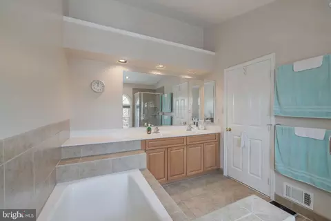Bath - 7204 Tanworth Dr, Springfield, VA 22152 photo 4 of 6