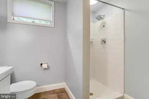 Bath - 1460 Highwood Dr, Mclean, VA 22101 photo 12 of 12