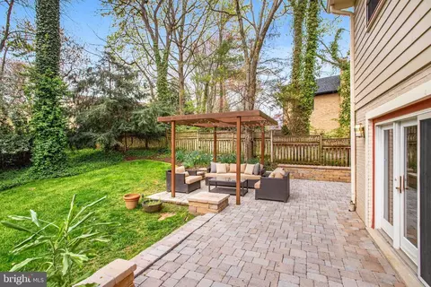 Exterior - 1460 Highwood Dr, Mclean, VA 22101 photo 5 of 10