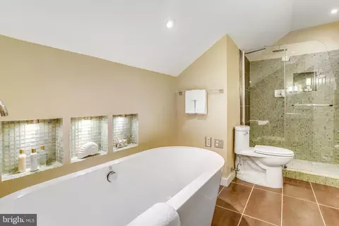 Bath - 1460 Highwood Dr, Mclean, VA 22101 photo 6 of 12