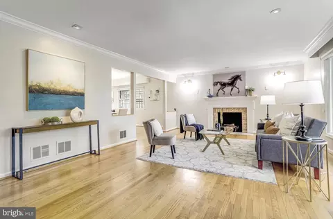 Living - 1460 Highwood Dr, Mclean, VA 22101 photo 2 of 9
