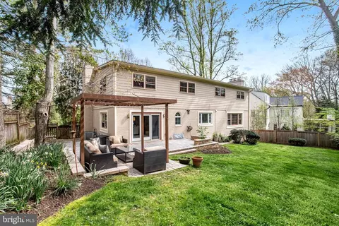 Exterior - 1460 Highwood Dr, Mclean, VA 22101 photo 6 of 10