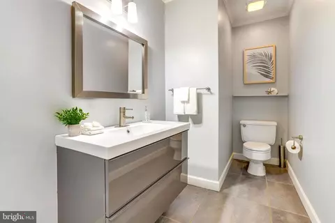 Bath - 1460 Highwood Dr, Mclean, VA 22101 photo 1 of 12