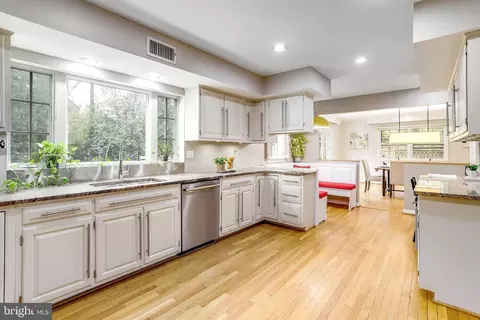 Kitchen - 1460 Highwood Dr, Mclean, VA 22101 photo 3 of 11