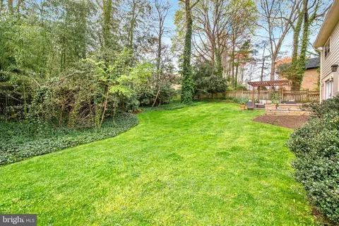 Exterior - 1460 Highwood Dr, Mclean, VA 22101 photo 9 of 10