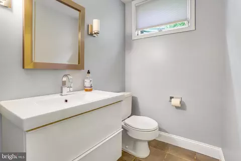Bath - 1460 Highwood Dr, Mclean, VA 22101 photo 11 of 12