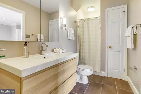 Bath - 1460 Highwood Dr, Mclean, VA 22101 photo 8 of 12