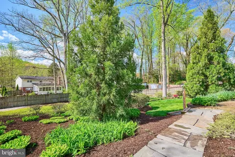Exterior - 8709 Victoria Rd, Springfield, VA 22151 photo 11 of 15