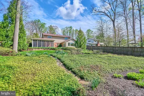 Exterior - 8709 Victoria Rd, Springfield, VA 22151 photo 14 of 15