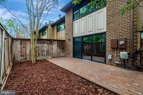 2011 Headlands Cir, Reston, VA 20191 photo 23