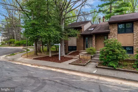 2011 Headlands Cir, Reston, VA 20191 photo 2