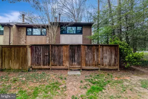 2011 Headlands Cir, Reston, VA 20191 photo 25
