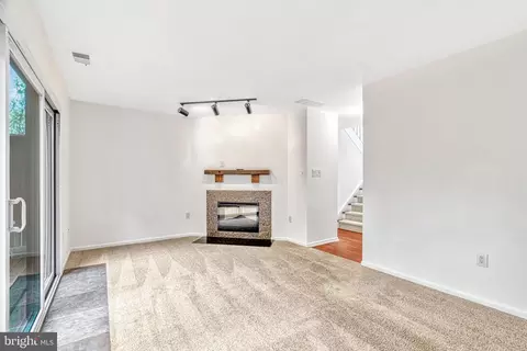 2011 Headlands Cir, Reston, VA 20191 photo 11