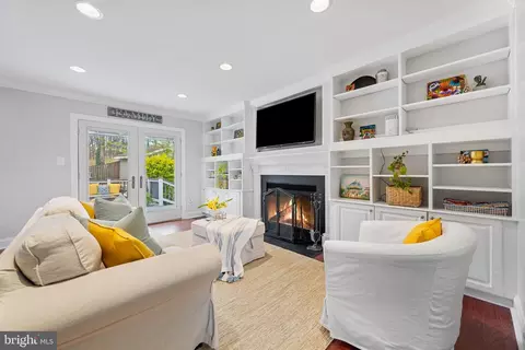 5815 Stone Ridge Dr, Centreville, VA 20120