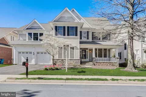 7232 Farr St, Annandale, VA 22003