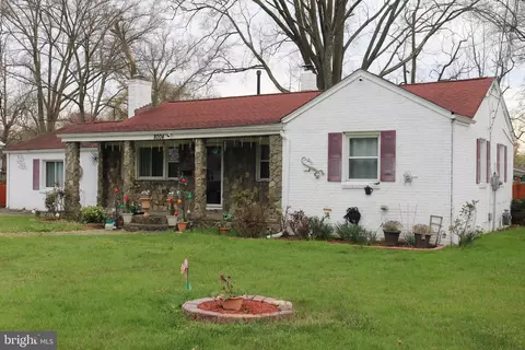 8004 Martha Washington St, Alexandria, VA 22309