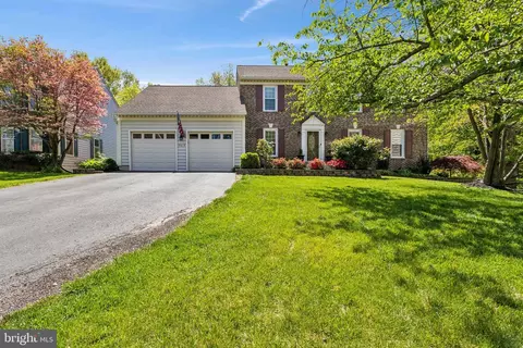 9619 Woodedge Dr, Burke, VA 22015