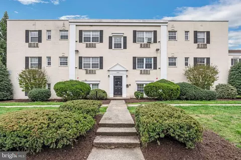 2301 Farrington Ave #204, Alexandria, VA 22303
