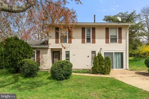 13704 Lynncroft Dr, Chantilly, VA 20151