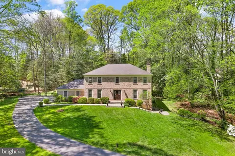 11738 Stuart Mill Rd, Oakton, VA 22124