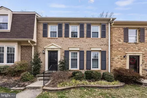 7472 Adams Park Ct, Annandale, VA 22003