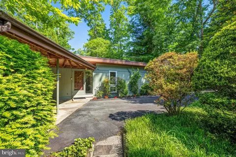 11234 S Shore Rd, Reston, VA 20190