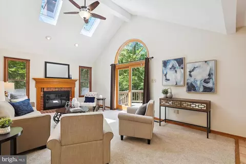 2726 Valestra Cir, Oakton, VA 22124