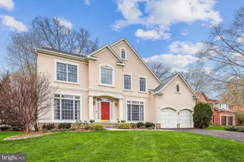 311 Moorefield Rd SW, Vienna, VA 22180