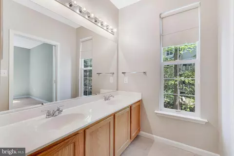 Bath - 11405 P Windleaf Ct #28, Reston, VA 20194 photo 1 of 4