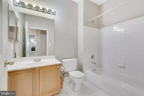 Bath - 11405 P Windleaf Ct #28, Reston, VA 20194 photo 3 of 4