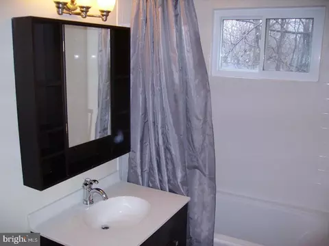 Bath - 6807 Bluefield Ct, Springfield, VA 22152 photo 2 of 2