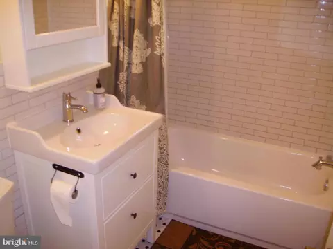 Bath - 6807 Bluefield Ct, Springfield, VA 22152 photo 1 of 2