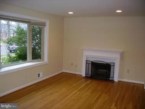 Living - 6807 Bluefield Ct, Springfield, VA 22152 photo 1 of 2