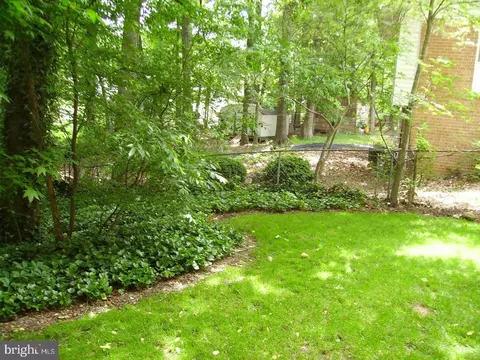 Exterior - 6807 Bluefield Ct, Springfield, VA 22152 photo 6 of 7