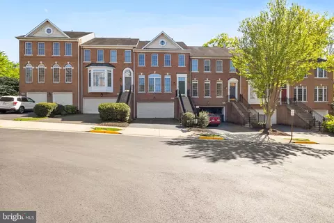 4092 Walnut Cove Cir, Fairfax, VA 22033