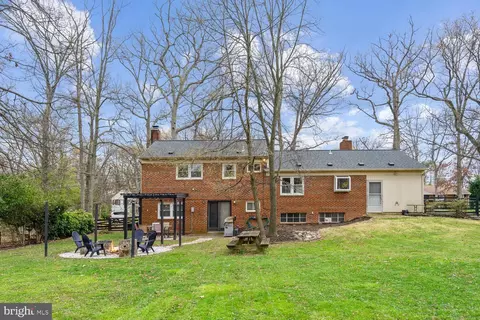 Exterior - 6440 Melia St, Springfield, VA 22150 photo 4 of 8