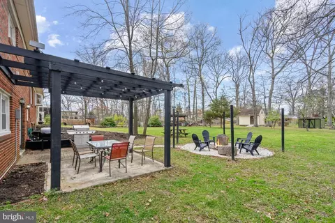Exterior - 6440 Melia St, Springfield, VA 22150 photo 5 of 8