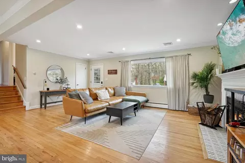 Living - 6440 Melia St, Springfield, VA 22150 photo 1 of 5