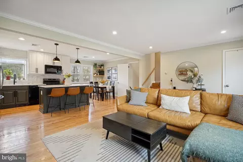 Living - 6440 Melia St, Springfield, VA 22150 photo 2 of 5
