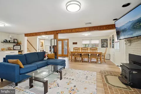 Living - 6440 Melia St, Springfield, VA 22150 photo 5 of 5