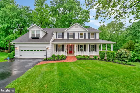 13227 Coralberry Dr, Fairfax, VA 22033