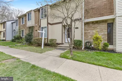 6026 Timber Hollow Ln, Springfield, VA 22152