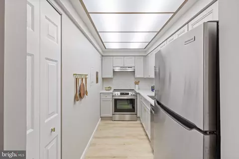 Kitchen - 7640 Tremayne Pl #201, Mclean, VA 22102 photo 6 of 6