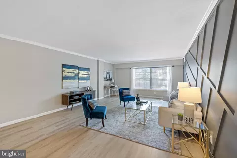 Living - 7640 Tremayne Pl #201, Mclean, VA 22102 photo 3 of 8