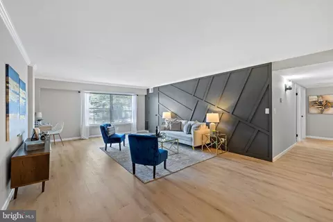 Living - 7640 Tremayne Pl #201, Mclean, VA 22102 photo 2 of 8