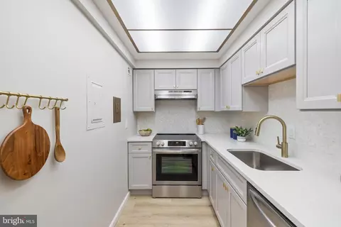 Kitchen - 7640 Tremayne Pl #201, Mclean, VA 22102 photo 2 of 6