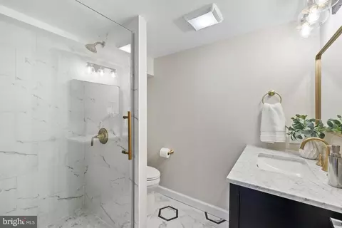 Bath - 7640 Tremayne Pl #201, Mclean, VA 22102 photo 1 of 4