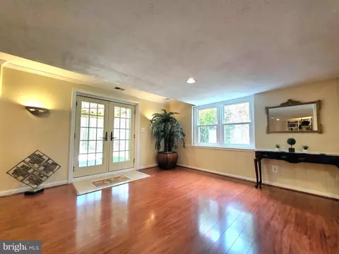 Living - 7713 Crossover Dr, Mclean, VA 22102 photo 6 of 9